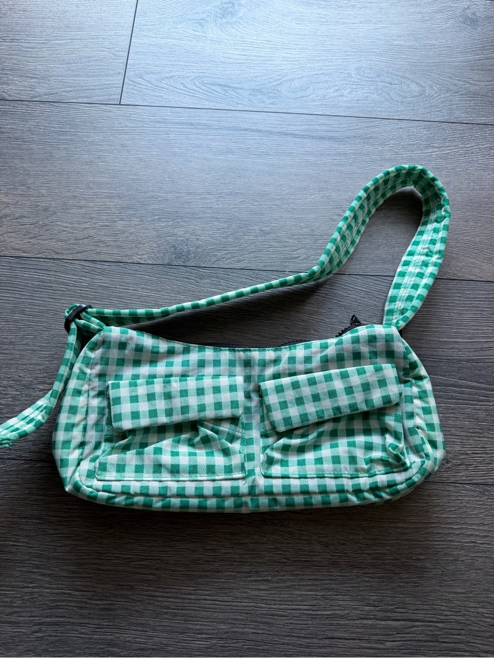 baggu green white gingham cargo shoulder bag